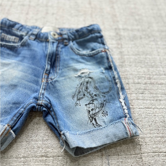 Zara Kids Girls 7 Blue Distressed Denim Lioness Hear me Roar Embroidered Shorts - Picture 2 of 5